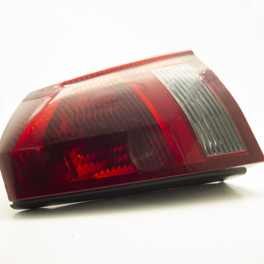 05-07 Chrysler 300 Rear Passenger Right Hand Side Tail Light Lamp Assembly OEM