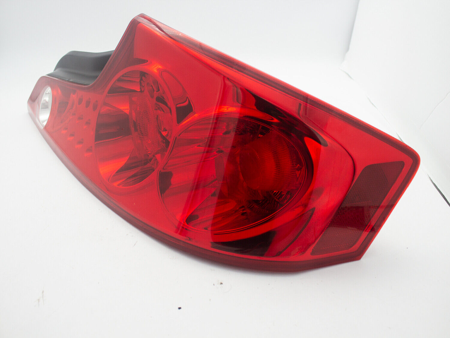 OEM 03-05 Infiniti G35 Rear Outer Passenger Right Hand Side Tail Light Lamp